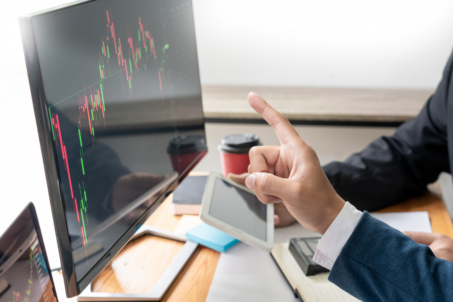 Comparing Forex Platforms: MetaTrader vs. cTrader for Filipino Traders